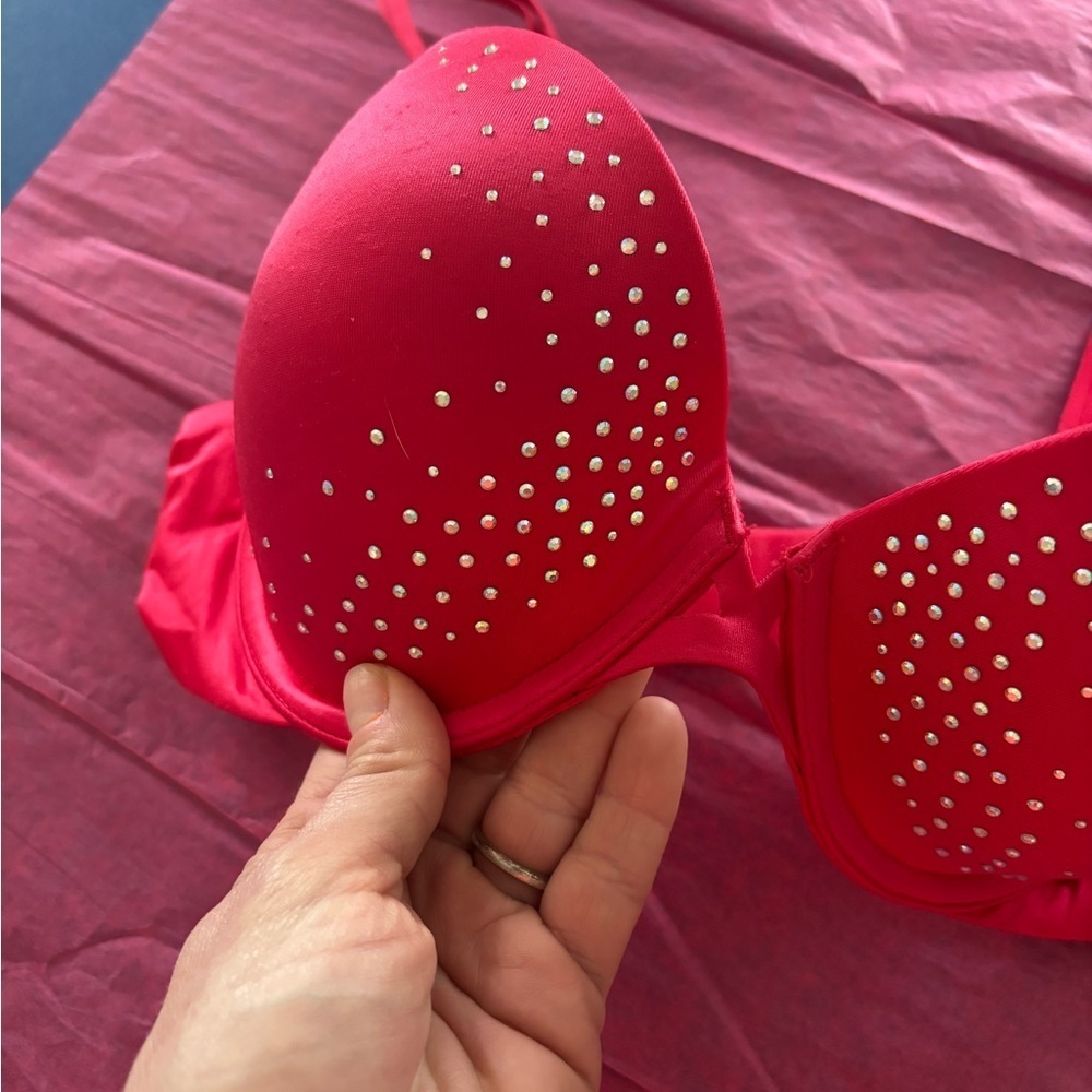 Victoria’s Secret very sexy push-up Red Studded Bra sz 34D - Picture 2 of 4
